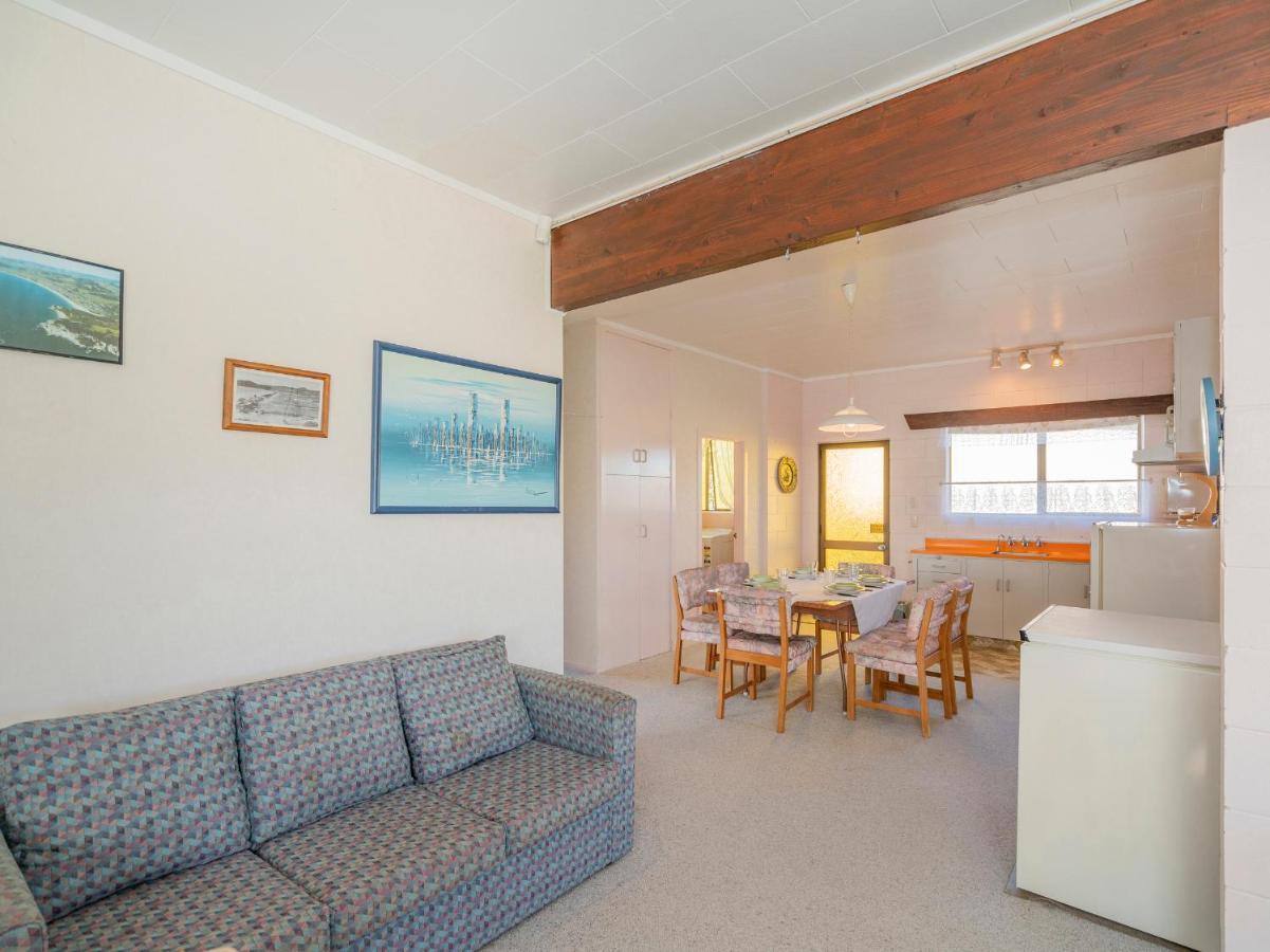 Cosy At Cooks - Cooks Beach Downstairs Unit ภายนอก รูปภาพ
