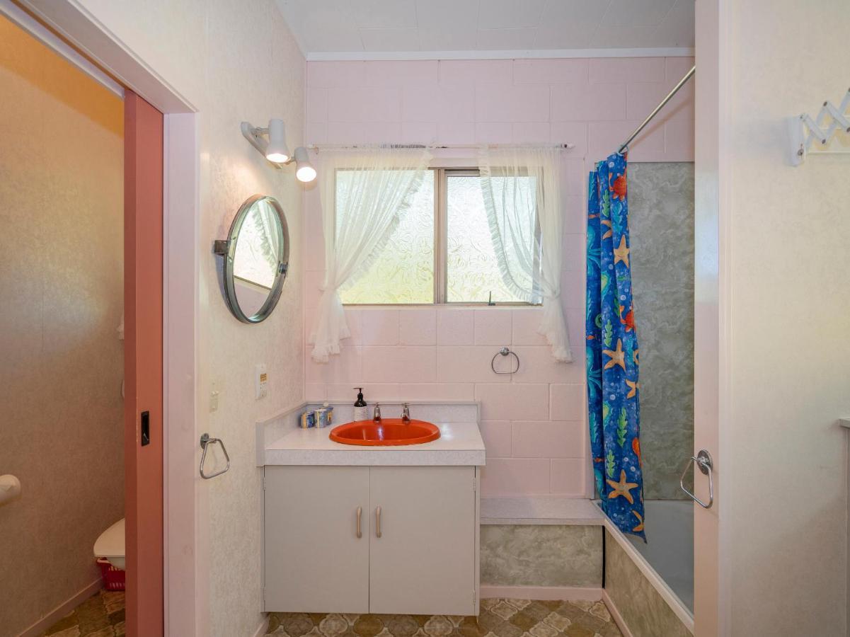 Cosy At Cooks - Cooks Beach Downstairs Unit ภายนอก รูปภาพ