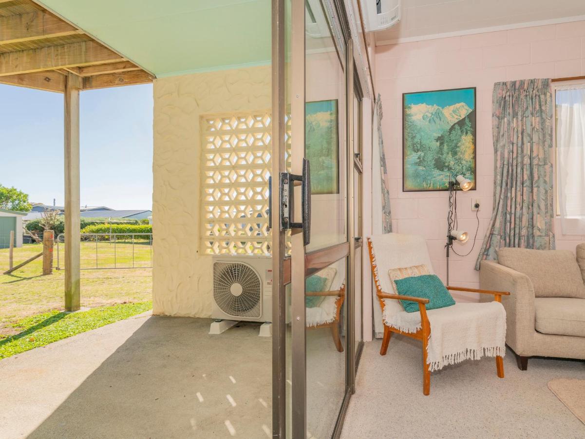 Cosy At Cooks - Cooks Beach Downstairs Unit ภายนอก รูปภาพ