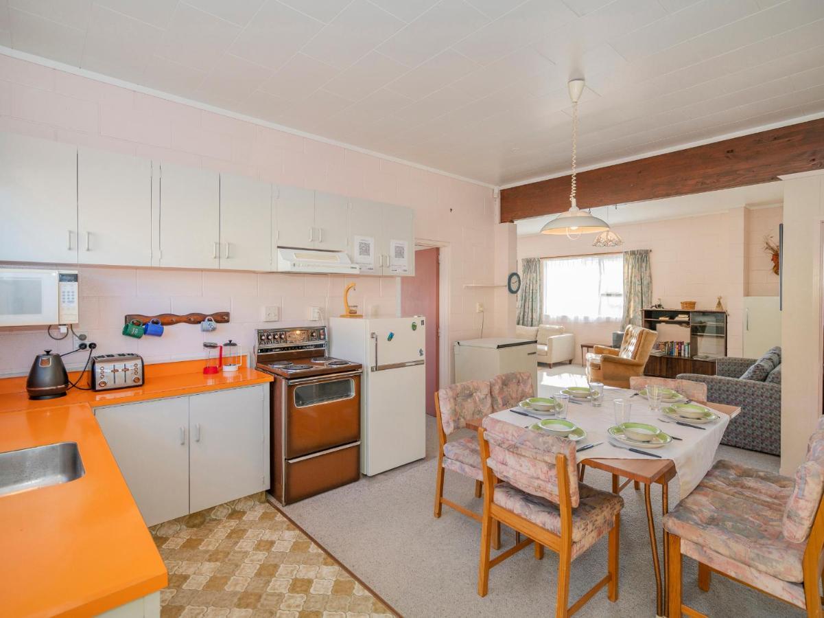 Cosy At Cooks - Cooks Beach Downstairs Unit ภายนอก รูปภาพ