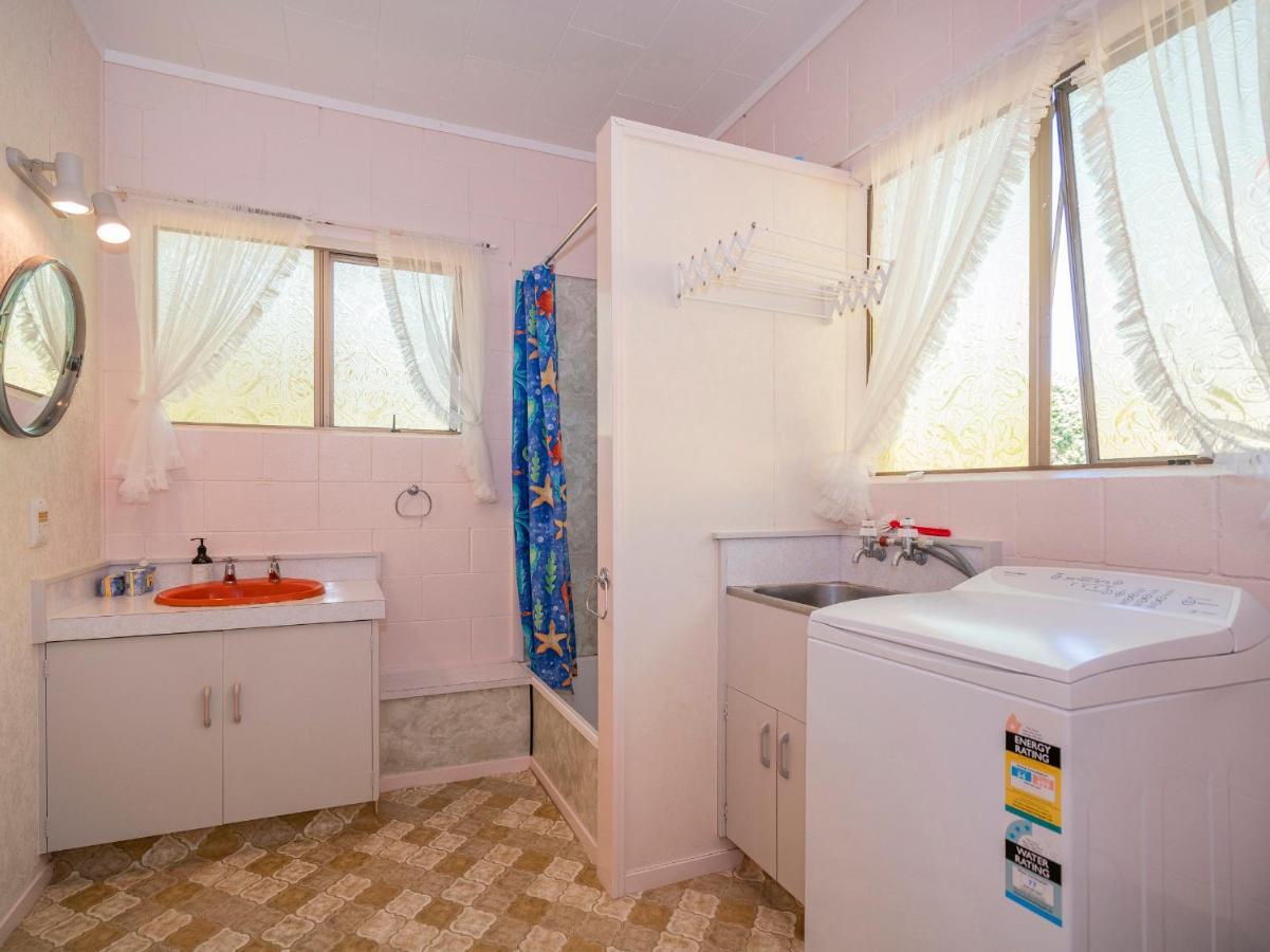 Cosy At Cooks - Cooks Beach Downstairs Unit ภายนอก รูปภาพ