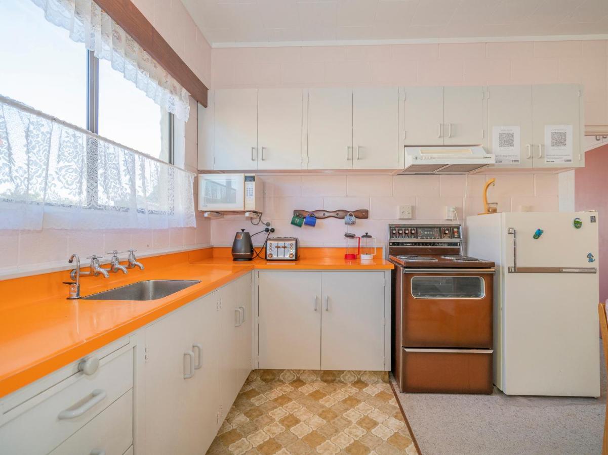 Cosy At Cooks - Cooks Beach Downstairs Unit ภายนอก รูปภาพ
