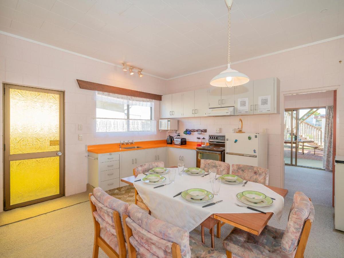 Cosy At Cooks - Cooks Beach Downstairs Unit ภายนอก รูปภาพ