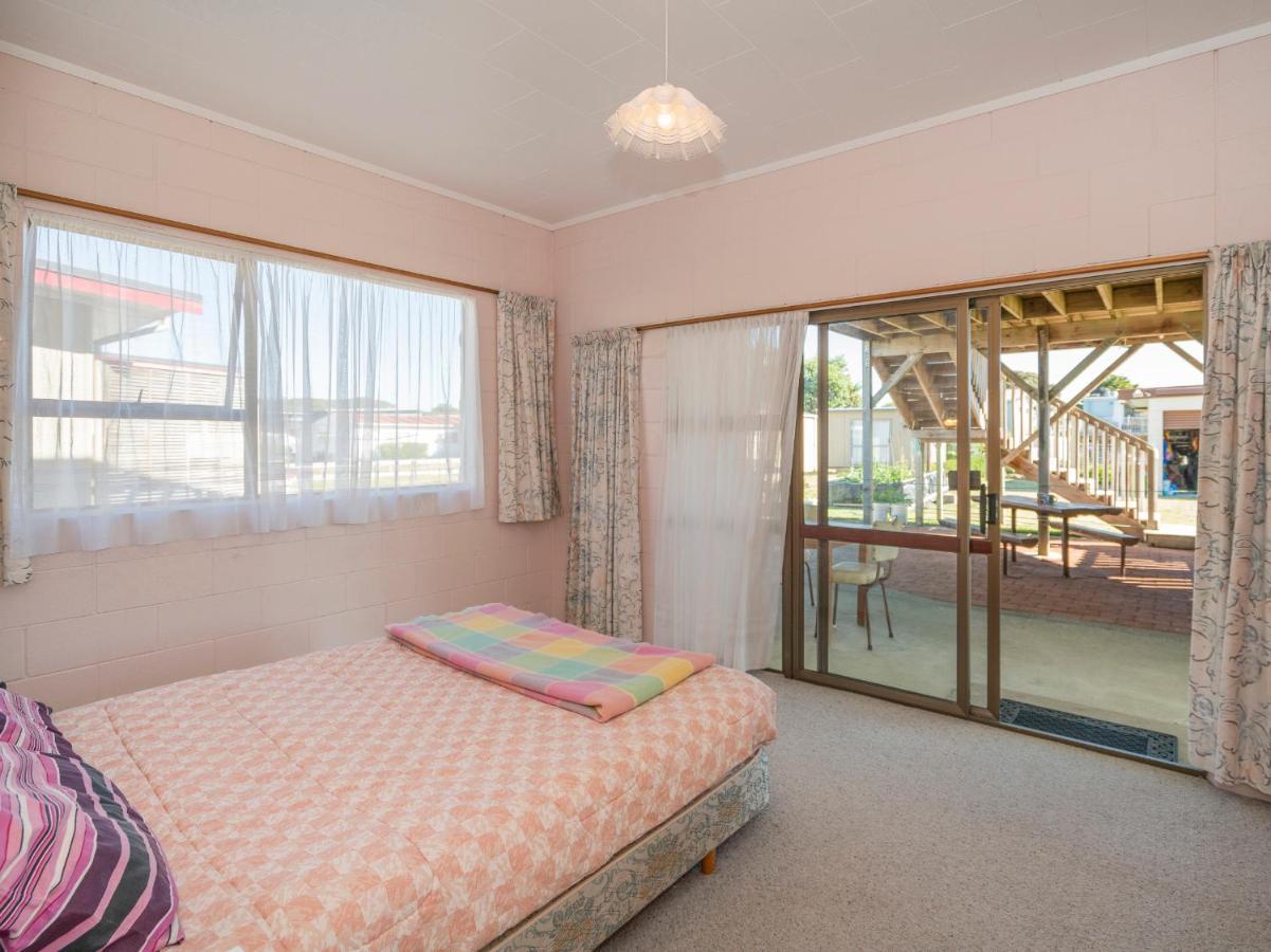 Cosy At Cooks - Cooks Beach Downstairs Unit ภายนอก รูปภาพ