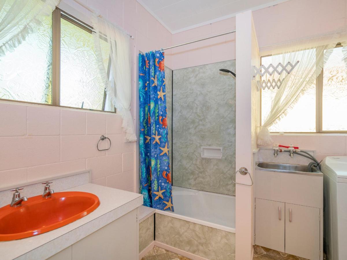 Cosy At Cooks - Cooks Beach Downstairs Unit ภายนอก รูปภาพ